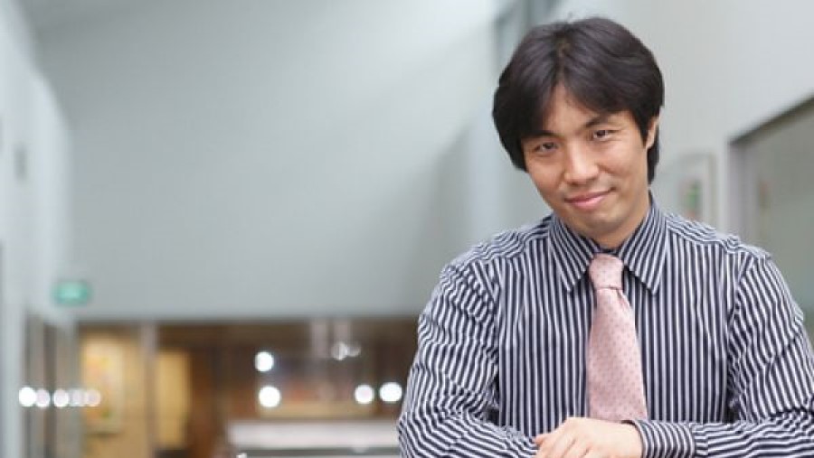 Professor of Economics and Associate Dean at SMU’s School of Economics, Tomoki Fujii